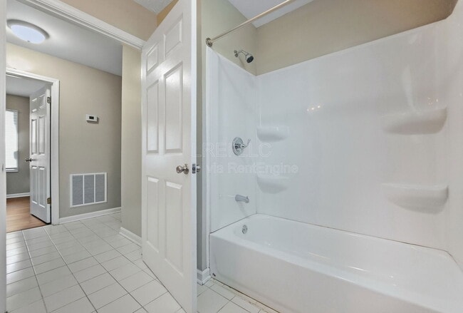 Building Photo - 2338 W Madison St