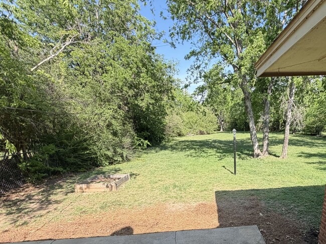 Building Photo - Rarely available and ready for immediate move in!