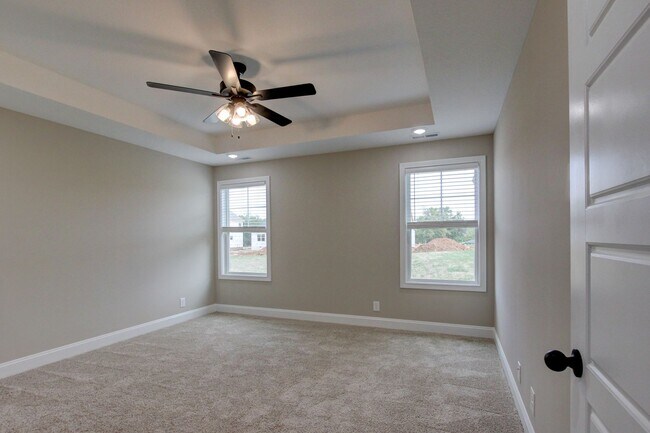 Building Photo - Stunning Like-New Home with Open Floor Pla...