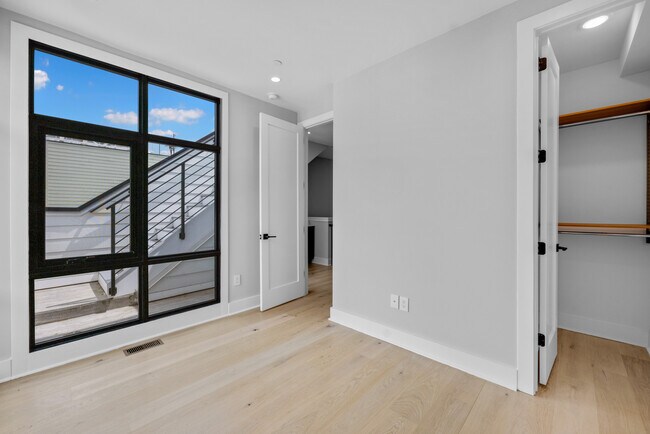 Building Photo - 429 Quincy St NW
