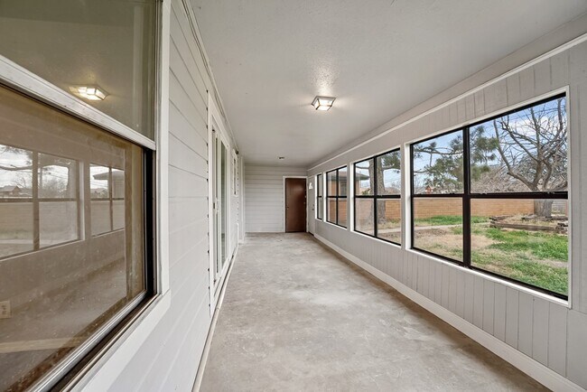 Building Photo - 1401 E 18th St