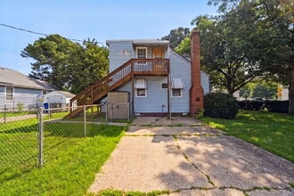 Building Photo - 2 bed 1 bath with fenced in yard in Norfolk