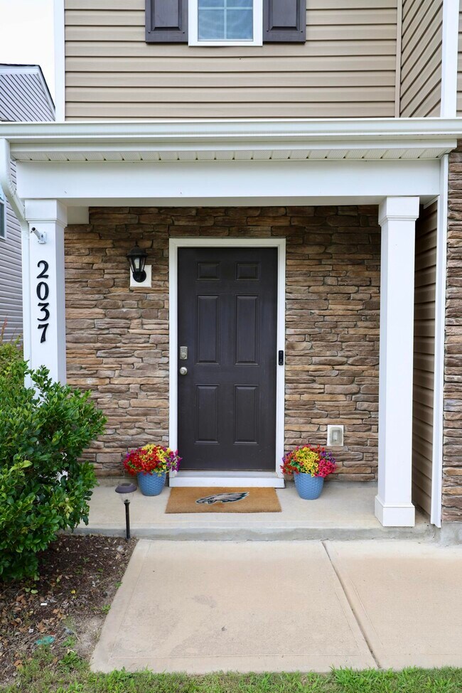 Building Photo - 2037 Elmridge Rd
