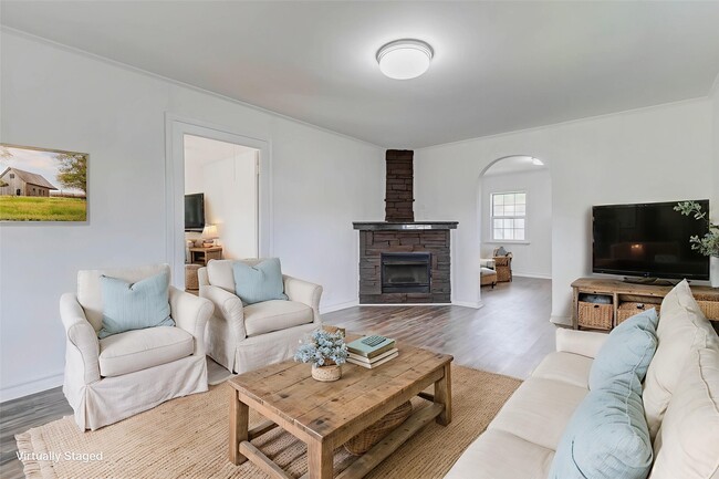 Building Photo - 607 N Speed St