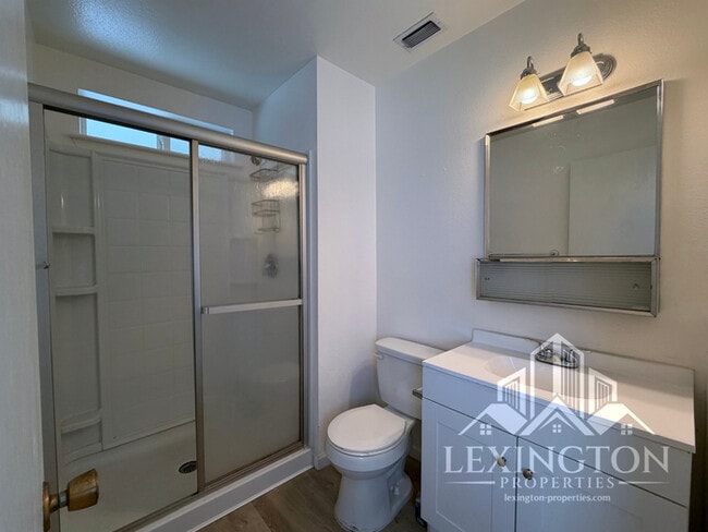 Building Photo - Lovely, 3BD/2BA, Home in Desirable Orangevale Neighborhood, Almond Acres, off Oak Ave. and Hickory!