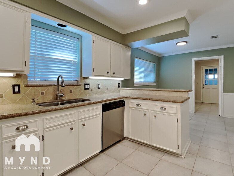 Building Photo - 4003 Highknoll Ln