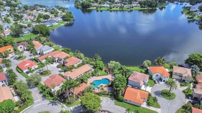 Building Photo - 1744 Shoreside Cir