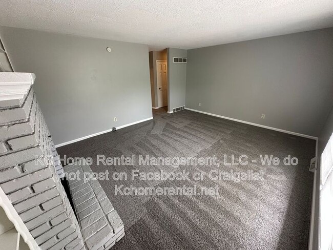 Building Photo - 708 NW Mock Ave