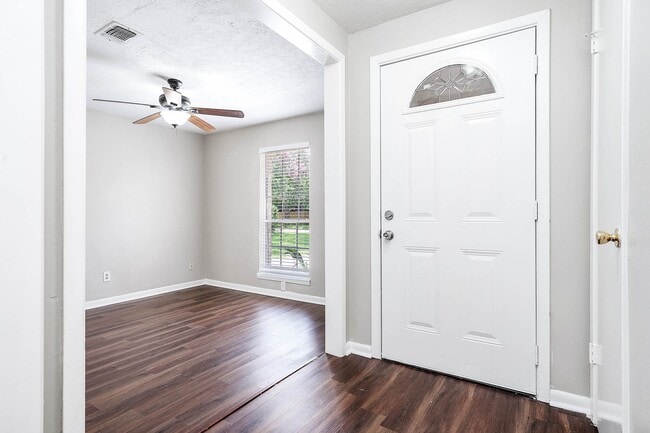 Building Photo - 1922 Arcadia Dr