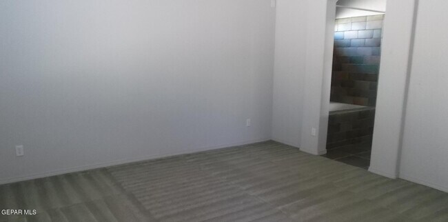 Building Photo - 612 Natasha Pl