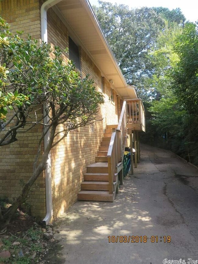 Building Photo - 605 Ridgeway Dr