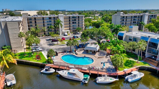 Building Photo - 8 Royal Palm Way