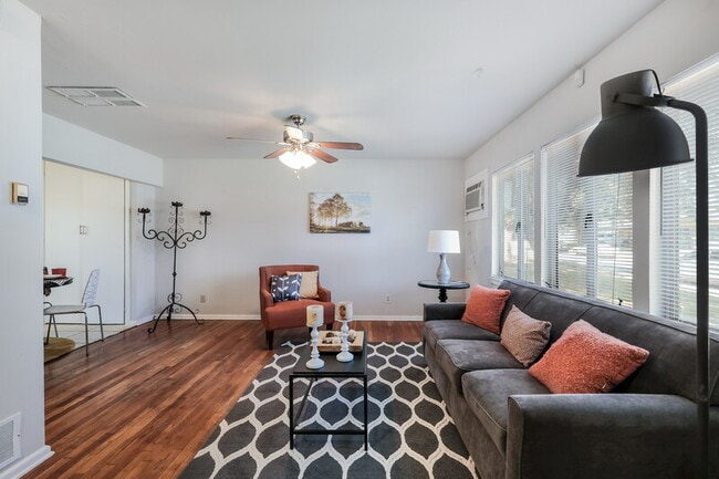 Building Photo - 418 Saratoga Dr