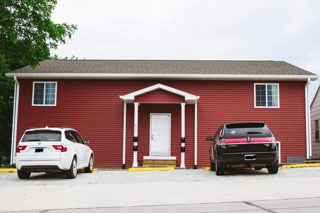 Primary Photo - 613 Sheldon St