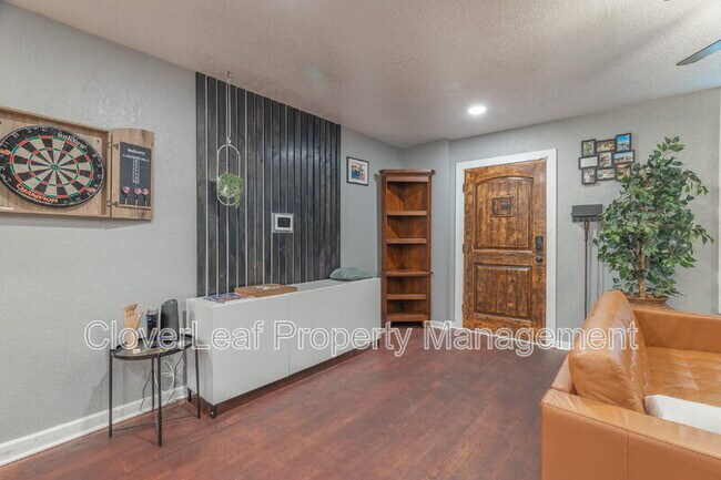 Building Photo - 432 E Drexel Ave