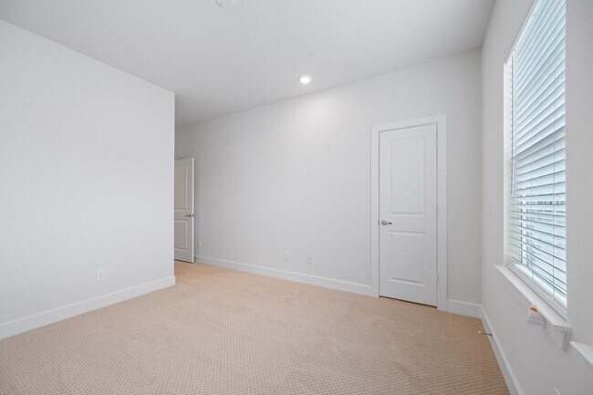 Building Photo - 24402 Colonial Willow Dr