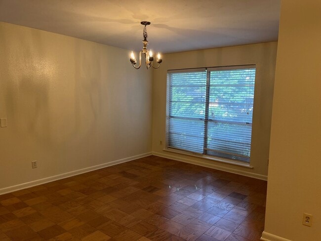 Building Photo - 3BR in Southern Hills