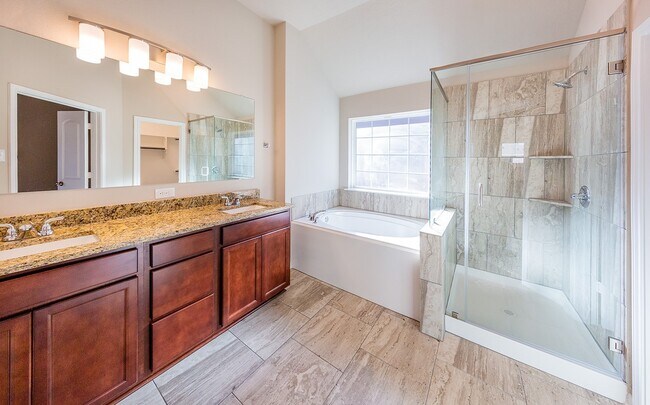 Building Photo - 3317 Rolling View Ct