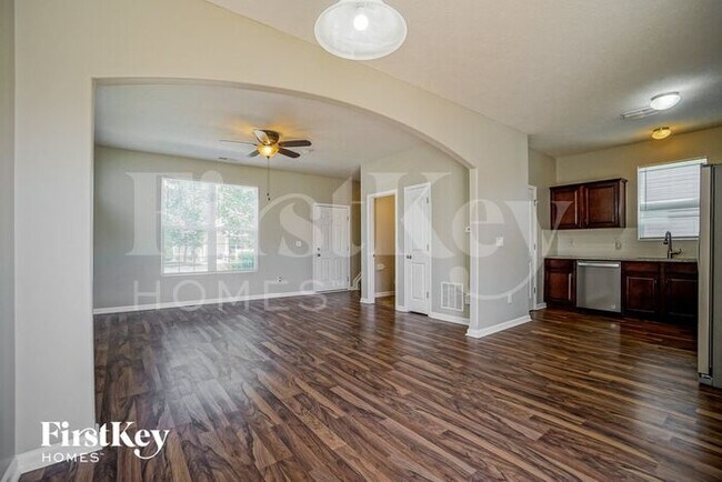 Building Photo - 5577 Eagle River Dr