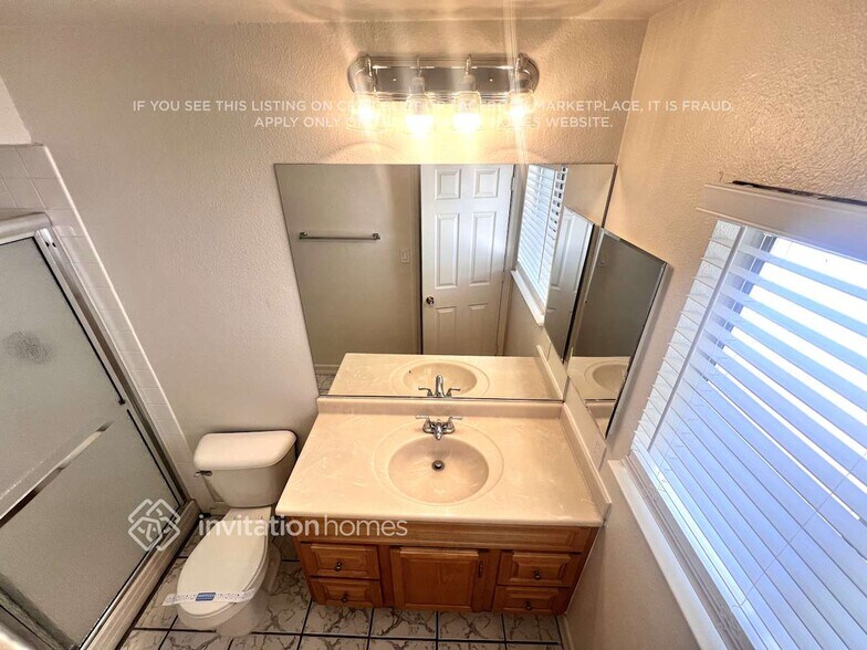 Building Photo - 346 Fuente Dr