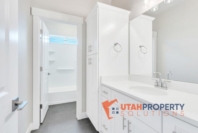 Building Photo - 7632 S Waverly Hls Ln