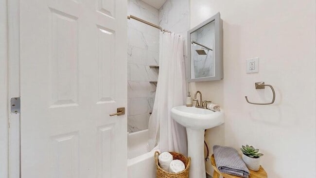 Building Photo - 334 Heliotrope Dr