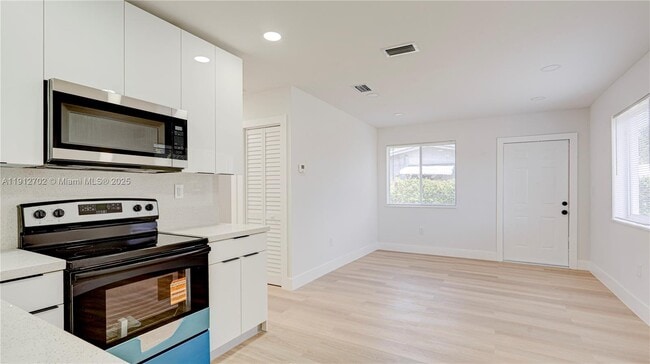 Building Photo - 3331 NW 8th Pl