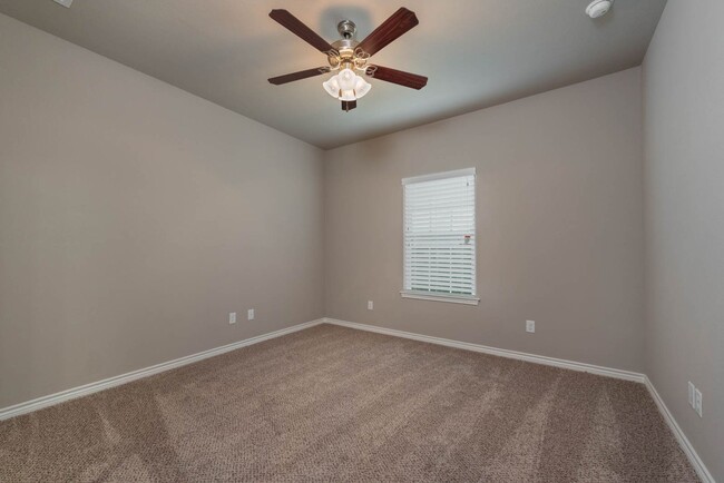 Building Photo - 5 Bed/5.5 bath luxury home in The Revelry!