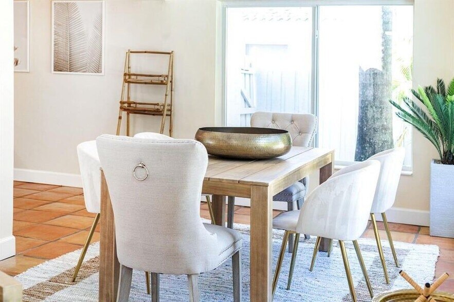 Building Photo - 2101 NE 15th St