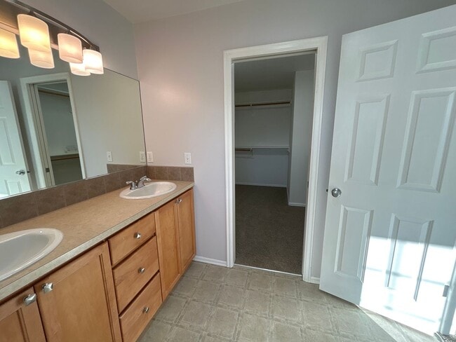 Building Photo - Bright 4-Bedroom Home with A/C, Office & Access to Vibrant Community Amenities Near Riverbend Park