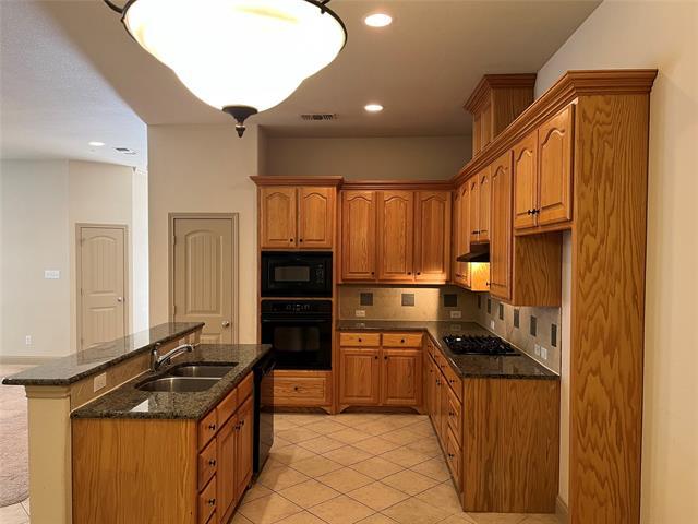 Building Photo - 817 La Cima