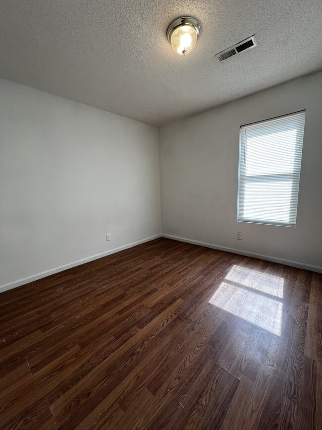 Building Photo - 3720 Prices Ln