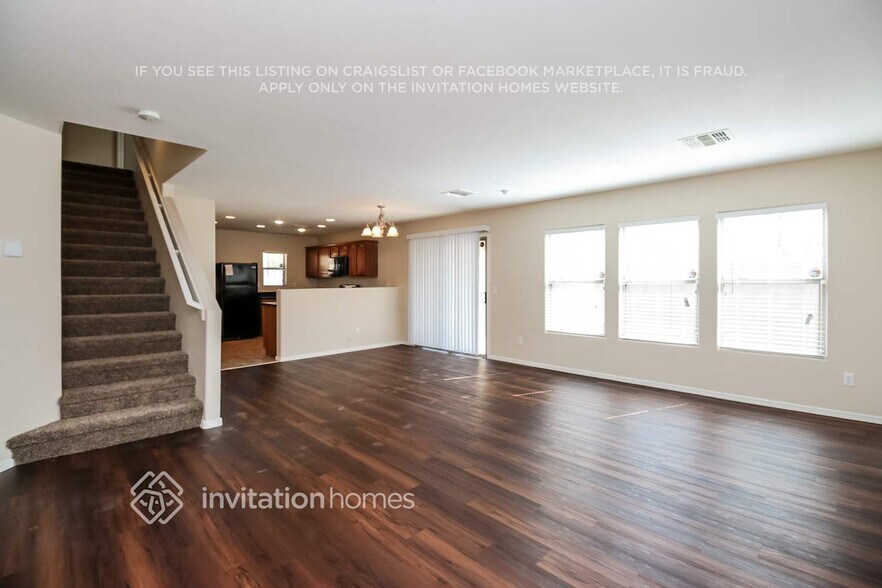 Building Photo - 7811 S 63rd Dr
