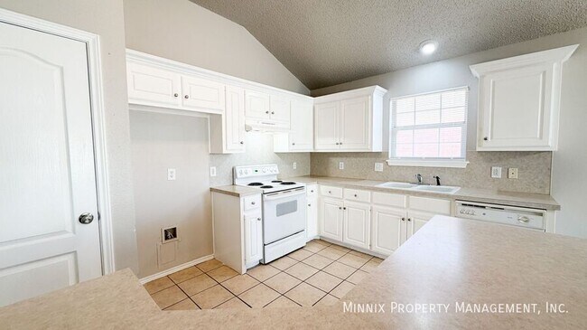 Building Photo - 9702 Ave. U-B