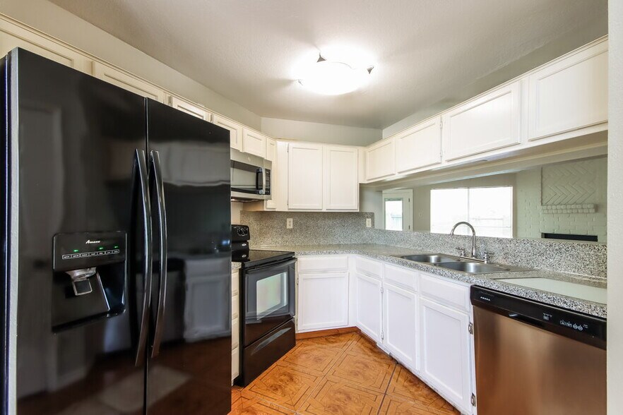 Building Photo - 5210 Kristen Ct