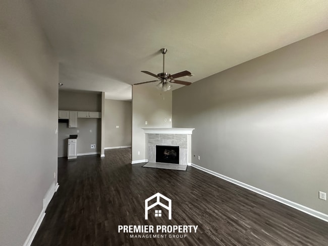 Building Photo - Modern Cordova Cove Living | 3BR/2BA with High Ceilings, Stone Fireplace & Garage