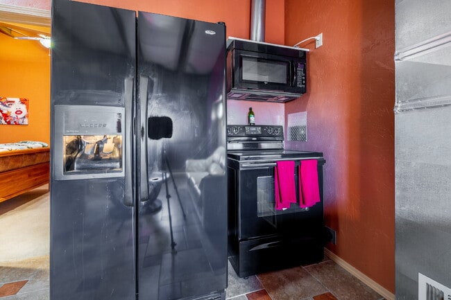 Building Photo - Executive Rental - Fully Furnished