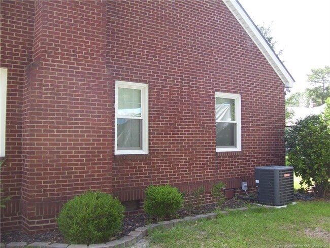 Building Photo - 203 Sherman Dr