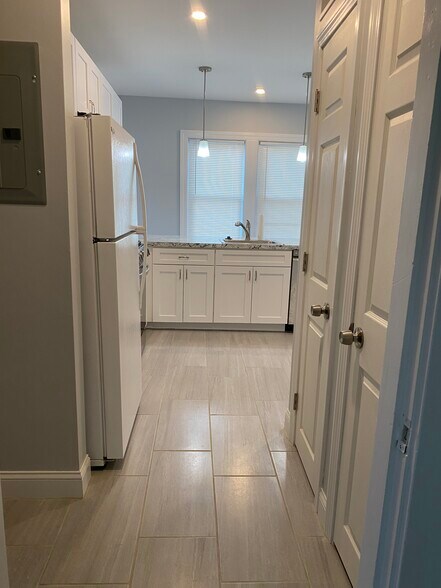 Building Photo - 50 1/2 Gilman St