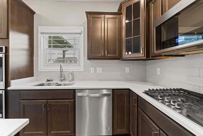 Building Photo - Fenced Yard, Zionsville Schools, Pet Friendly