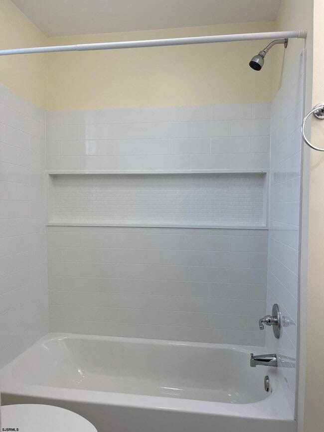 Building Photo - 16 N Sacramento Ave