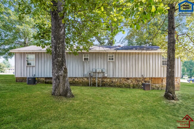 Building Photo - 824 Bybee Branch Rd