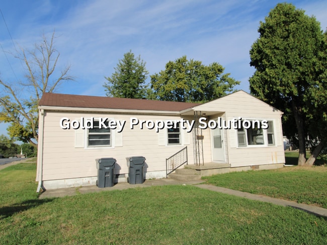 Building Photo - 3 BR 1 BA House with Garage Across from Pu...