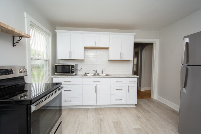 Building Photo - 1518 McKay Ave