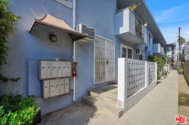 Building Photo - 3720 Vinton Ave