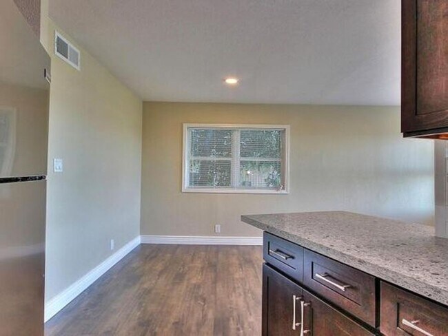 Building Photo - 40 Carquinez Scenic Dr