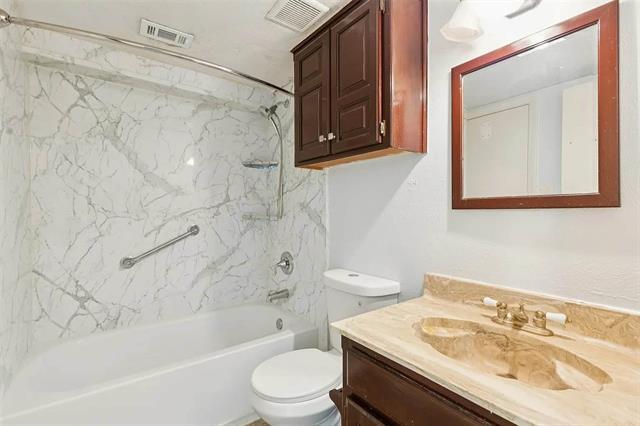 Building Photo - 904 Rusk Dr