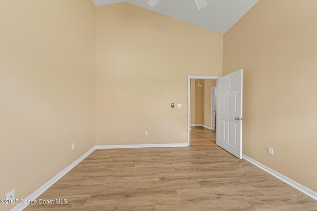 Building Photo - 1050 Fieldstone Dr