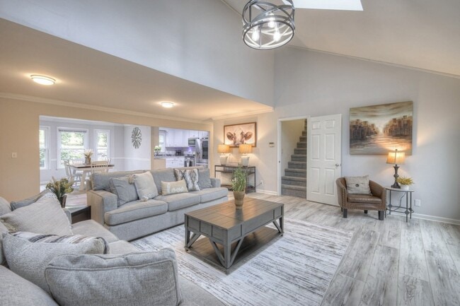 Building Photo - 204 Hogan Ln