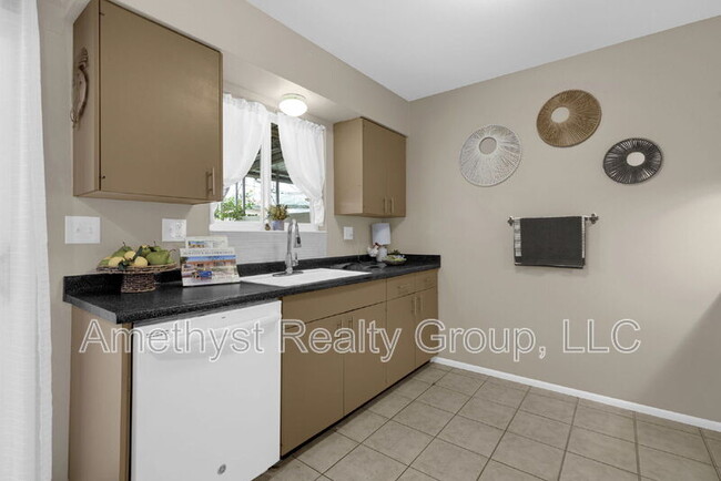 Building Photo - 10547 W Coggins Dr